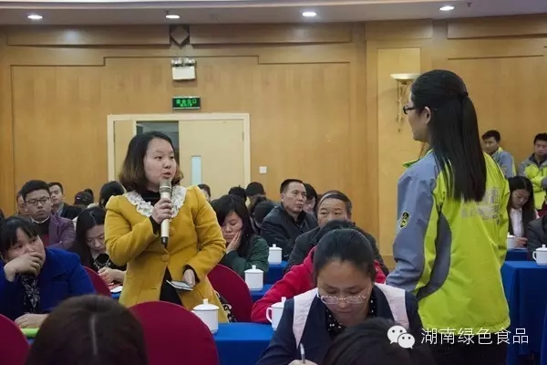 湖南绿色企业代表与讲师沟通 
