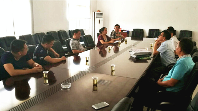 与企业的座谈会