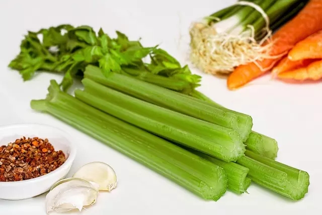 绿色生活：冬天蘑菇芹菜小秘诀