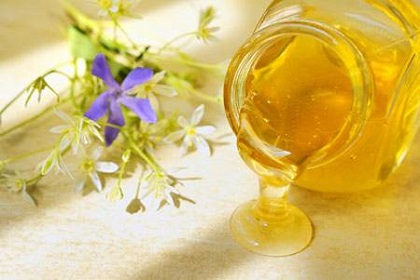 咽炎的食疗偏方：鲜藕蜂蜜饮