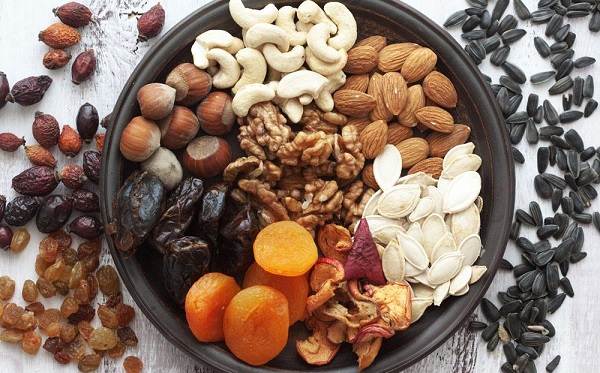 适合老年人补钙的食物：坚果类食物