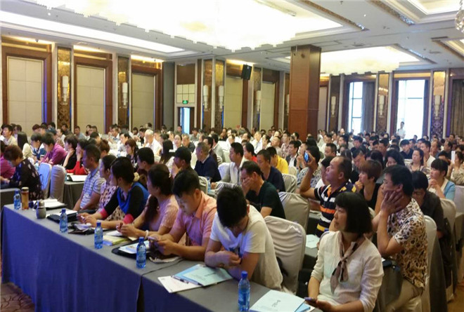 这是一张2017年全国养殖业无公害农产品(湖南)内检员培训班在长沙市美雅斯大酒店酒店隆重开幕的配图 这是一张2017年全国养殖业无公害农产品(湖南)内检员培训班在长沙市美雅斯大酒店酒店隆重开幕的配图